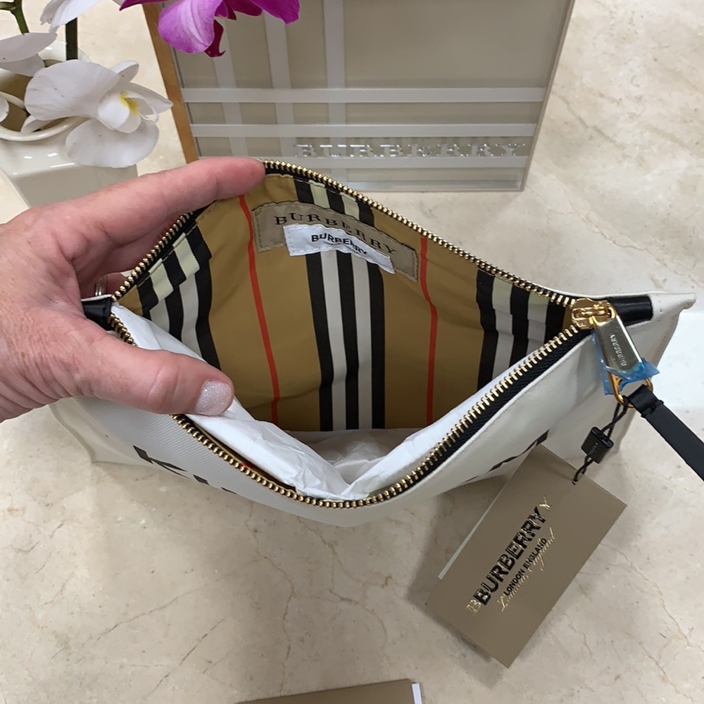 BURBERRY LONDON LARGE CHALK WHITE COTTON POUCH CLUTCH W/ KINGDOM CHECK LINING - Picture 12 of 16